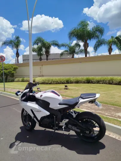 CBR 1000RR - Fireblade