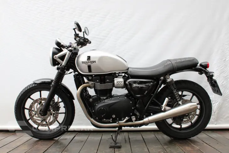 TRIUMPH STREET TWIN