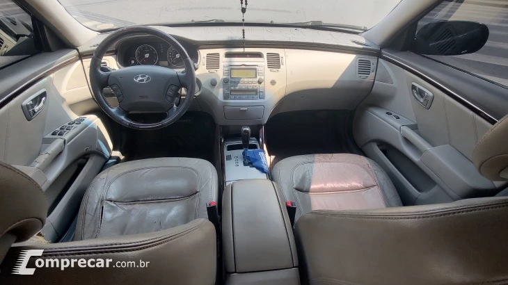 AZERA 3.3 MPFI GLS Sedan V6 24V