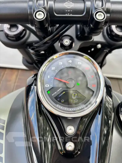 HARLEY-DAVIDSON SOFTAIL FAT BOB 114