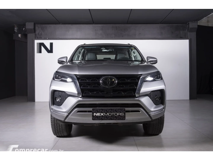 HILUX SW4 2.8 D-4D TURBO DIESEL SRX 7L 4X4 AUTOMÁTICO