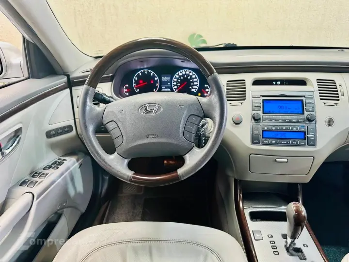 AZERA 3.3 MPFI GLS Sedan V6 24V