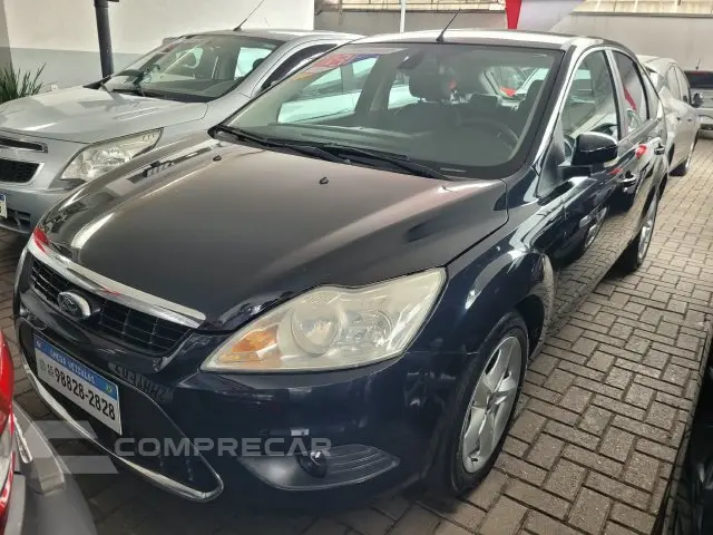 FOCUS HATCH - 2.0 GLX 16V 4P AUTOMÁTICO