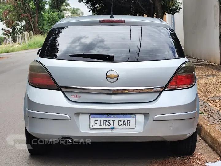 VECTRA 2.0 MPFI GT HATCH 8V FLEX 4P MANUAL
