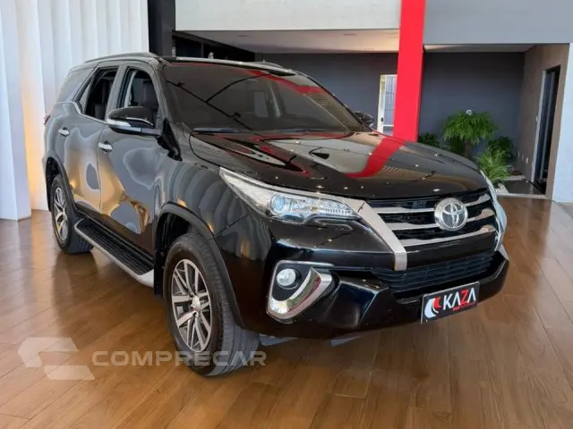 HILUX SW4 - 2.8 SRX 4X4 7 LUGARES 16V TURBO INTERCOOLER 4P A