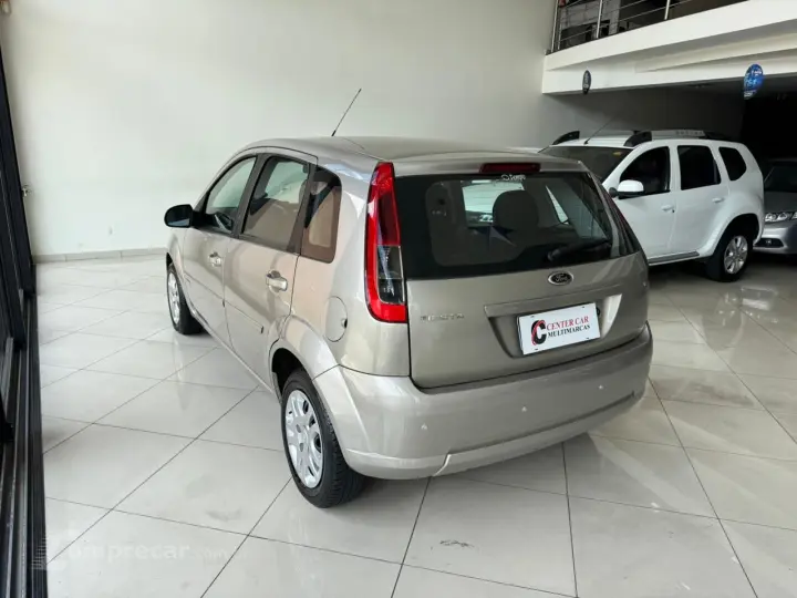 FIESTA 1.6 MPI Class Hatch 8V