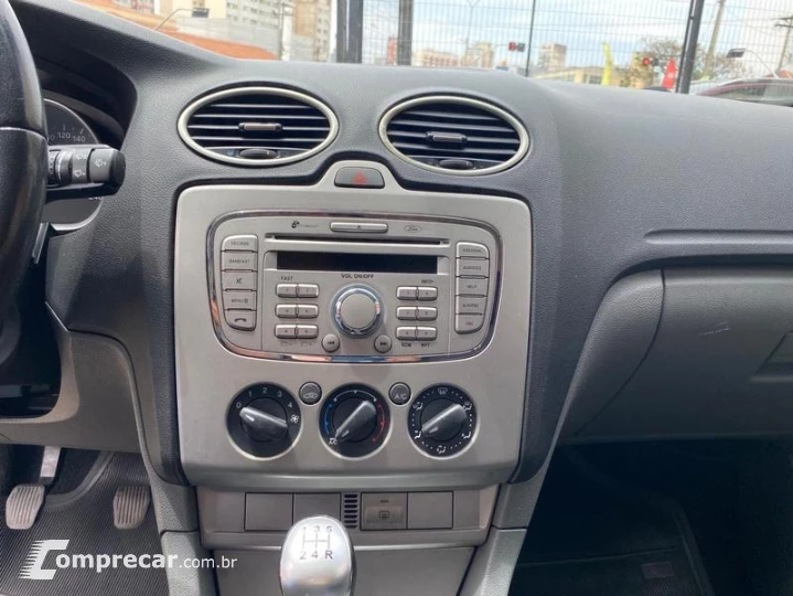 FOCUS SEDAN 2.0
