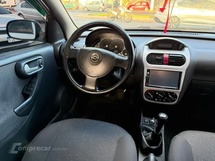 CORSA 1.4 MPFI Premium Sedan 8V