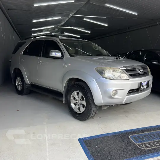 Hilux SW4 SRV D4-D 4x4 3.0 TDI Dies. Aut