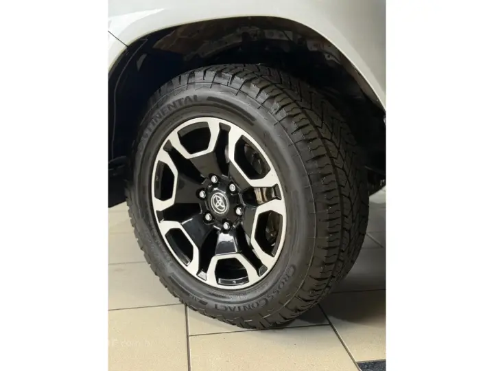 HILUX 2.8 D-4D TURBO DIESEL CD SRX 4X4 AUTOMÁTICO