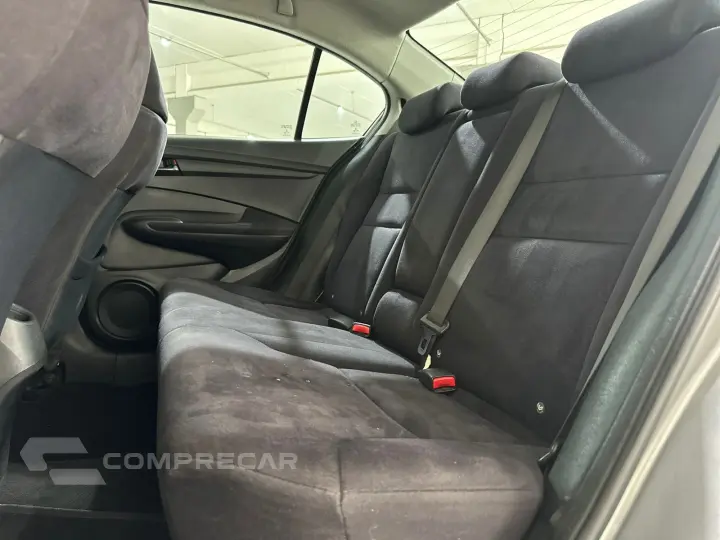 CITY 1.5 LX Sedan 16V