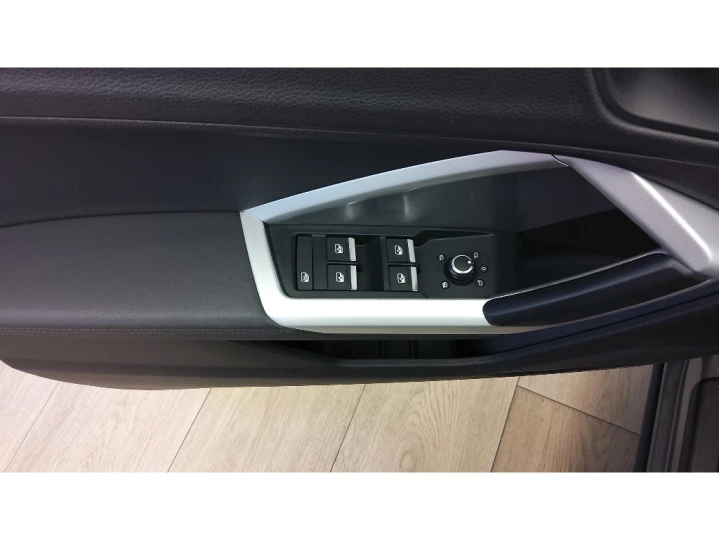 Q3 1.4 35 TFSI FLEX PRESTIGE PLUS S TRONIC