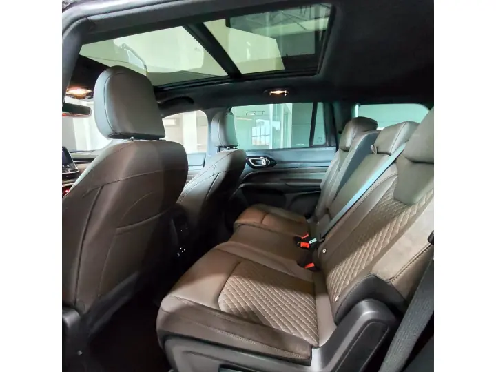 COMMANDER 2.2 TURBO DIESEL OVERLAND AT9