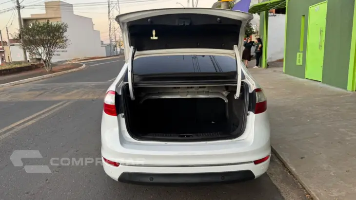 Fiesta Sedan 1.6 4P FLEX TITANIUM POWERSHIFT AUTOMÁTICO