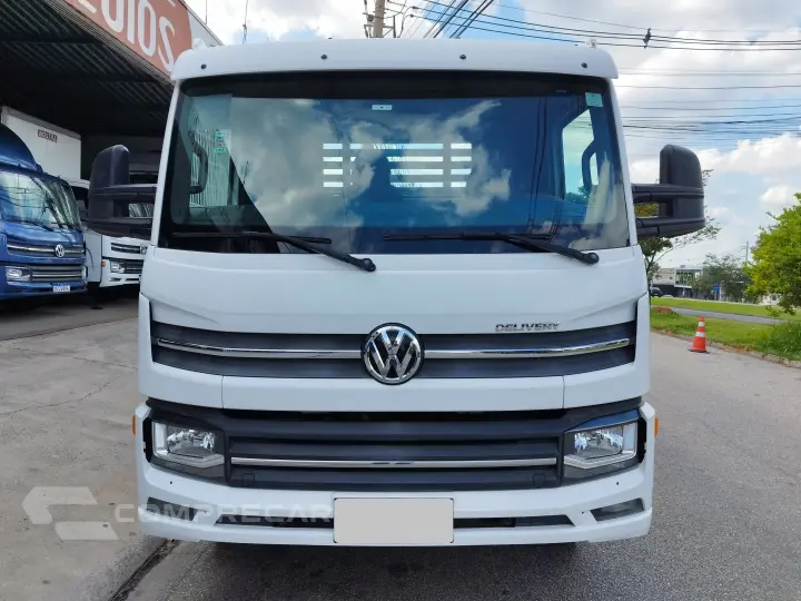 Delivery 11.180 Prime + Carroceria Madeira