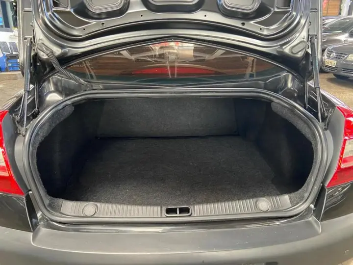 MEGANE SEDAN DYNAMIQUE 1.6 16V 4P