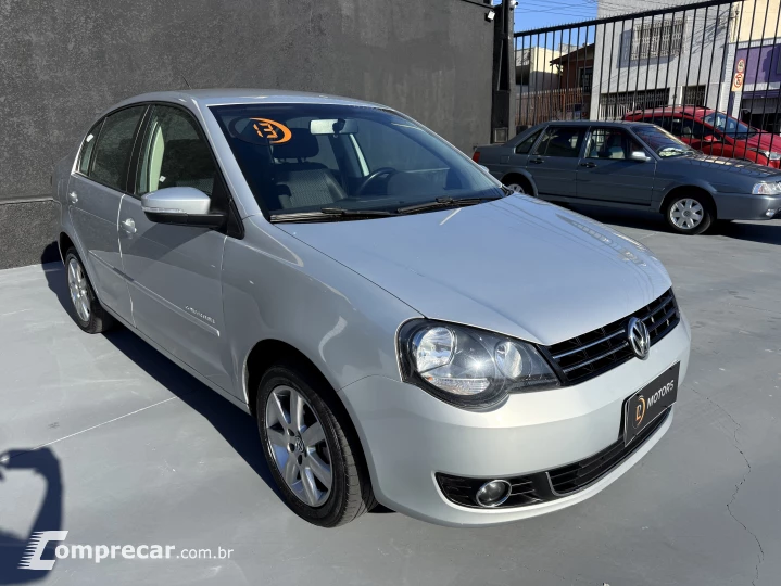 POLO SEDAN 2.0 MI Comfortline 8V