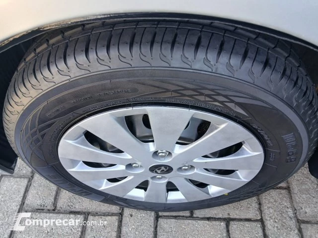HB20S - 1.6 COMFORT PLUS 16V 4P MANUAL