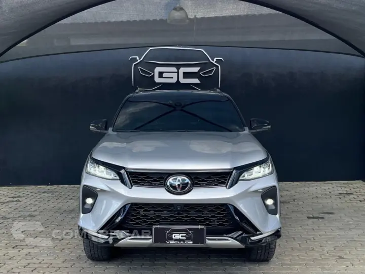 HILUX SW4 2.8 D-4D TURBO DIESEL DIAMOND 7L 4X4 AUTOMÁTICO