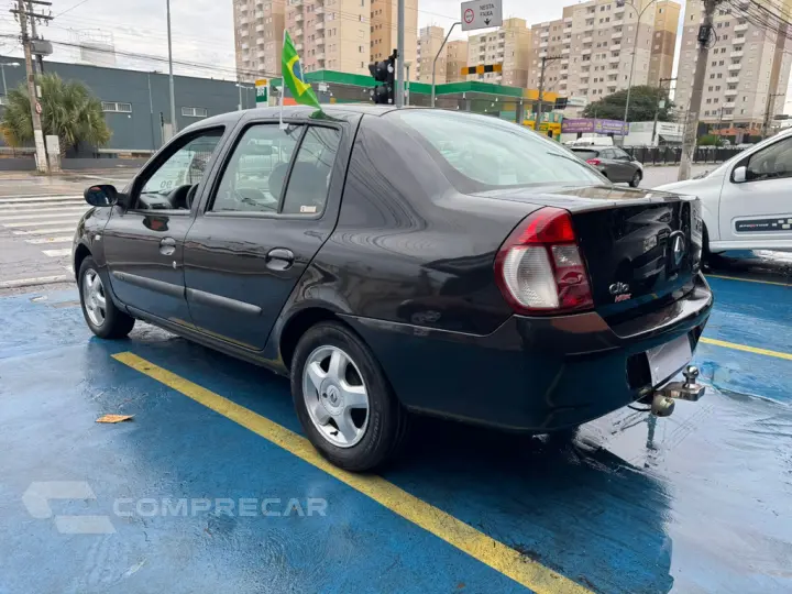 Clio Sedan