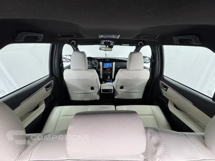 HILUX SW4 2.8 SRX Diamond 4X4 7 Lugares 16V Turbo Intercoole