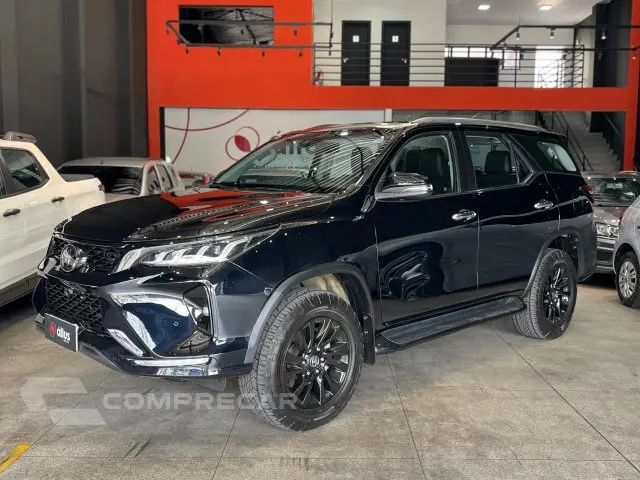 HILUX SW4 - 2.8 D-4D TURBO SRX 7L 4X4 AUTOMÁTICO