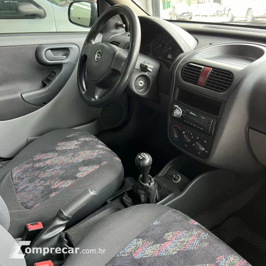 CORSA 1.8 MPFI Maxx Sedan 8V