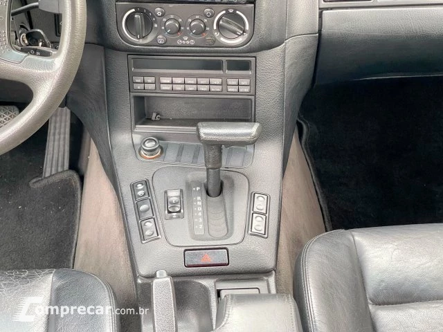 325i - 2.5 SEDAN 24V 4P AUTOMÁTICO