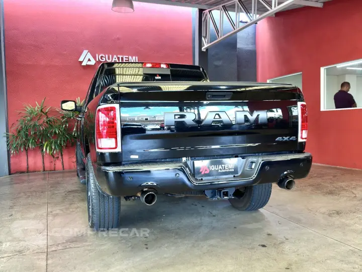 CLASSIC 5.7 V8 GASOLINA LARAMIE NIGHT EDITION CD 4X4 AUTOMÁT