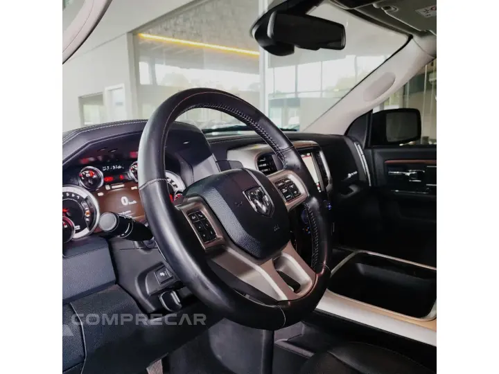 CLASSIC 5.7 V8 GASOLINA LARAMIE NIGHT EDITION CD 4X4 AUTOMÁT