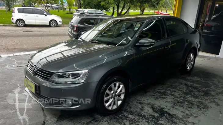 Jetta 2.0 4P FLEX AUTOMÁTICO