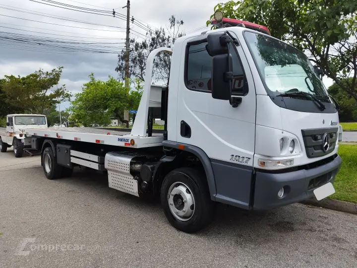 Accelo 1017 + Plataforma Engetruck