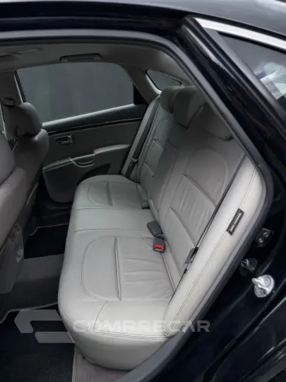 AZERA 3.3 MPFI GLS Sedan V6 24V