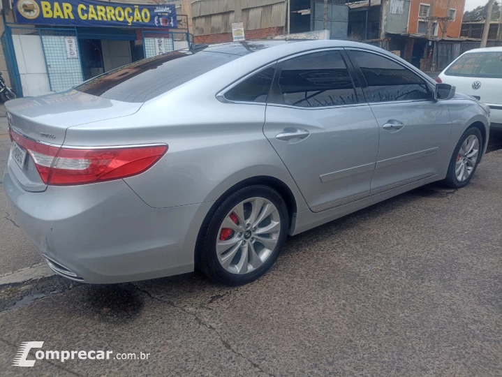 AZERA 3.3 MPFI GLS Sedan V6 24V