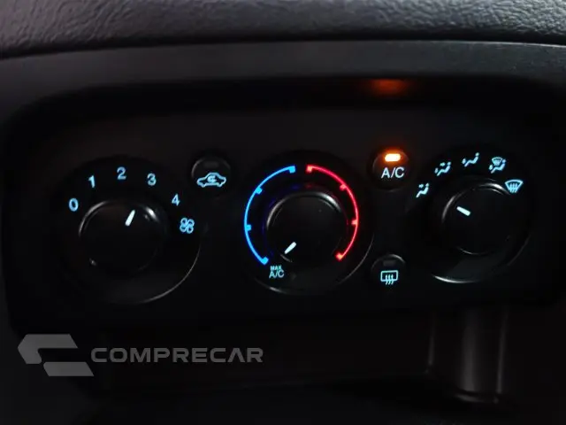 KA + - 1.0 TI-VCT SE PLUS SEDAN MANUAL