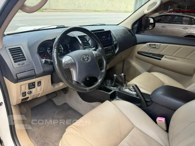 HILUX SW4 - 3.0 SRV 4X4 7 LUGARES 16V TURBO INTERCOOLER 4P A