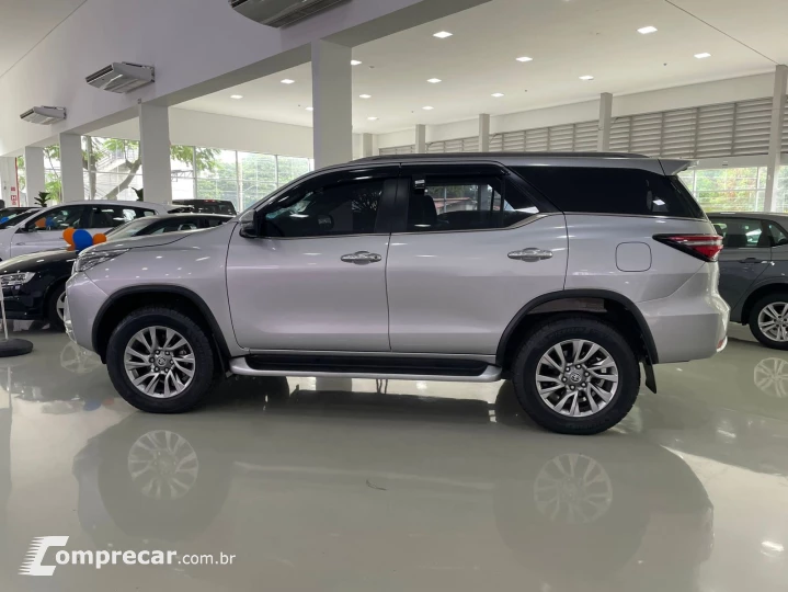 HILUX SW4 2.8 D-4d Turbo SRX 7L 4X4