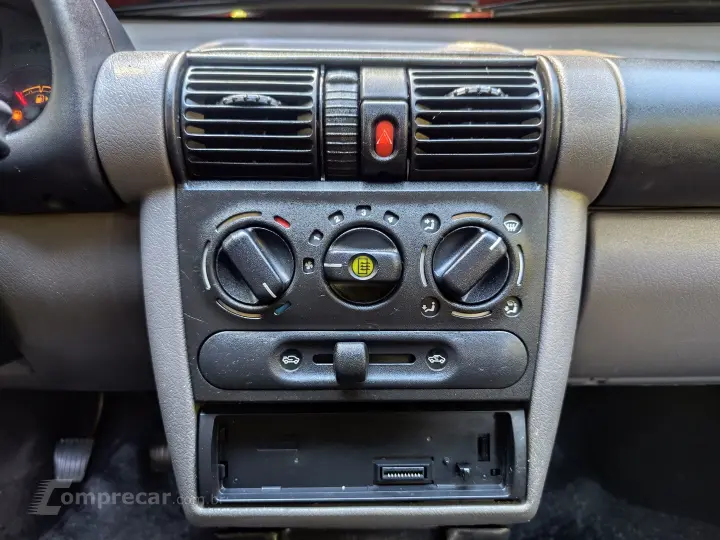 CLASSIC 1.0 MPFI LS 8V FLEX 4P MANUAL