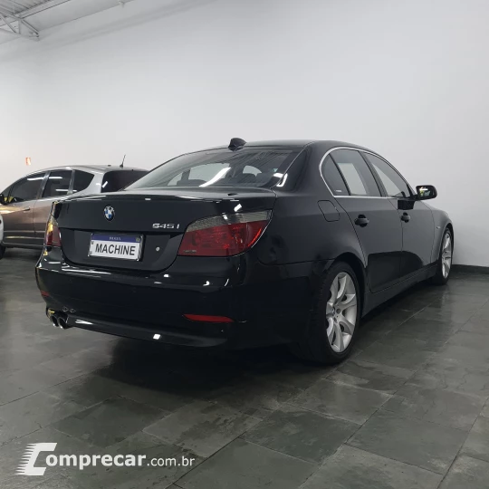 545I 4.4 Sedan V8 32V