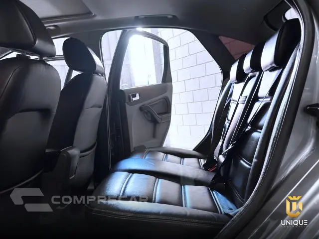 FOCUS HATCH - 2.0 TITANIUM HATCH 16V 4P AUTOMÁTICO