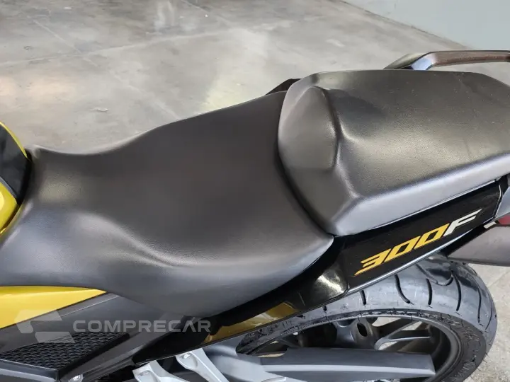 CB 300F