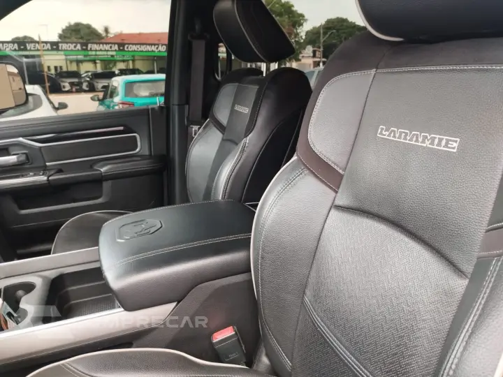 2500 6.7 I6 Turbo Laramie Night Edition CD 4X4