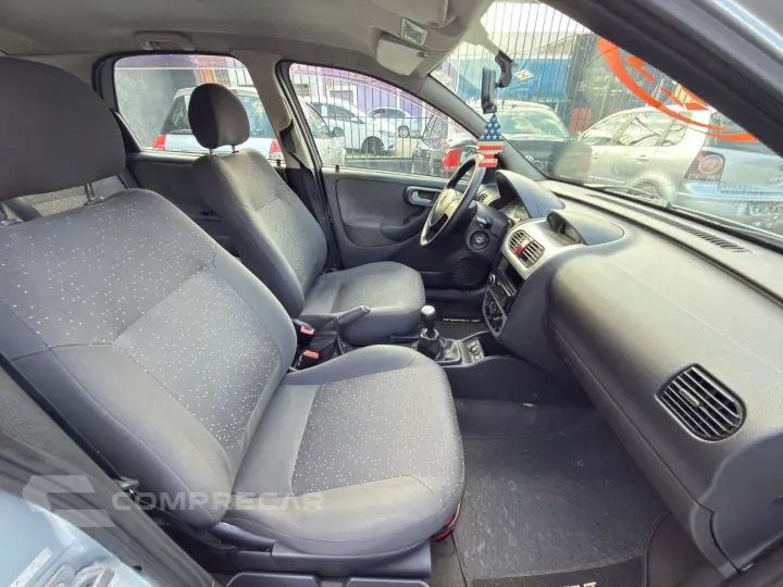 CORSA 1.4 MPFI Premium Sedan 8V