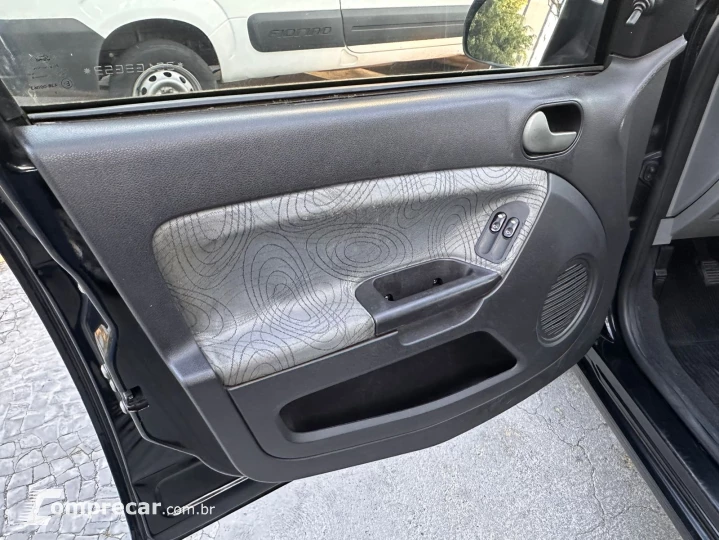 FIESTA 1.6 MPI Sedan 8V