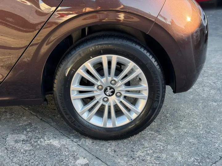 208 Allure 1.6 Flex 16V 5p Aut.