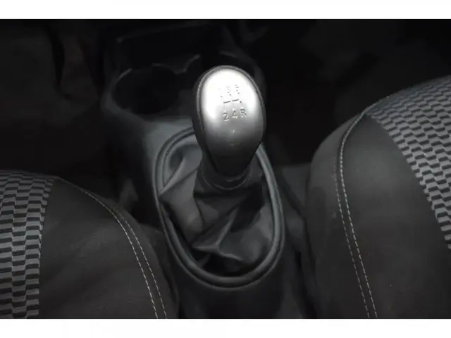 MARCH - 1.0 SV 16V 4P MANUAL