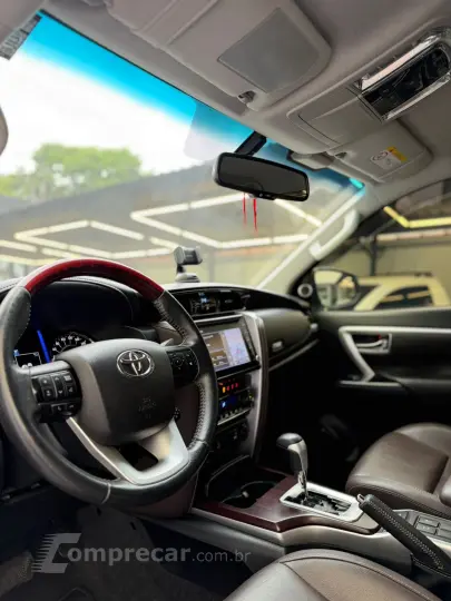 HILUX SW4 2.8 D-4d Turbo SRX 7L 4X4