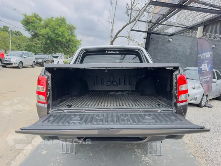 L 200 Triton 2.4 16V SPORT HPE 4X4 CABINE DUPLA TURBO DIESEL