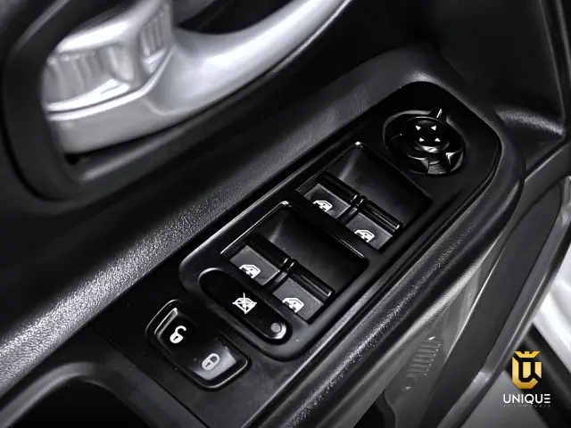 RENEGADE - 1.3 T270 TURBO SPORT AT6