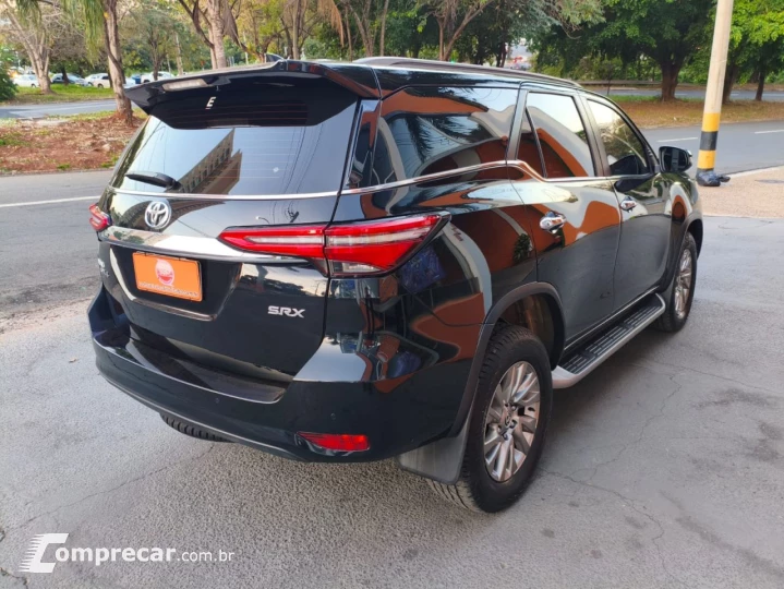 Hilux SW4 2.8 4P SRX 4X4 7 LUGARES TURBO DIESEL AUTOMÁTICO